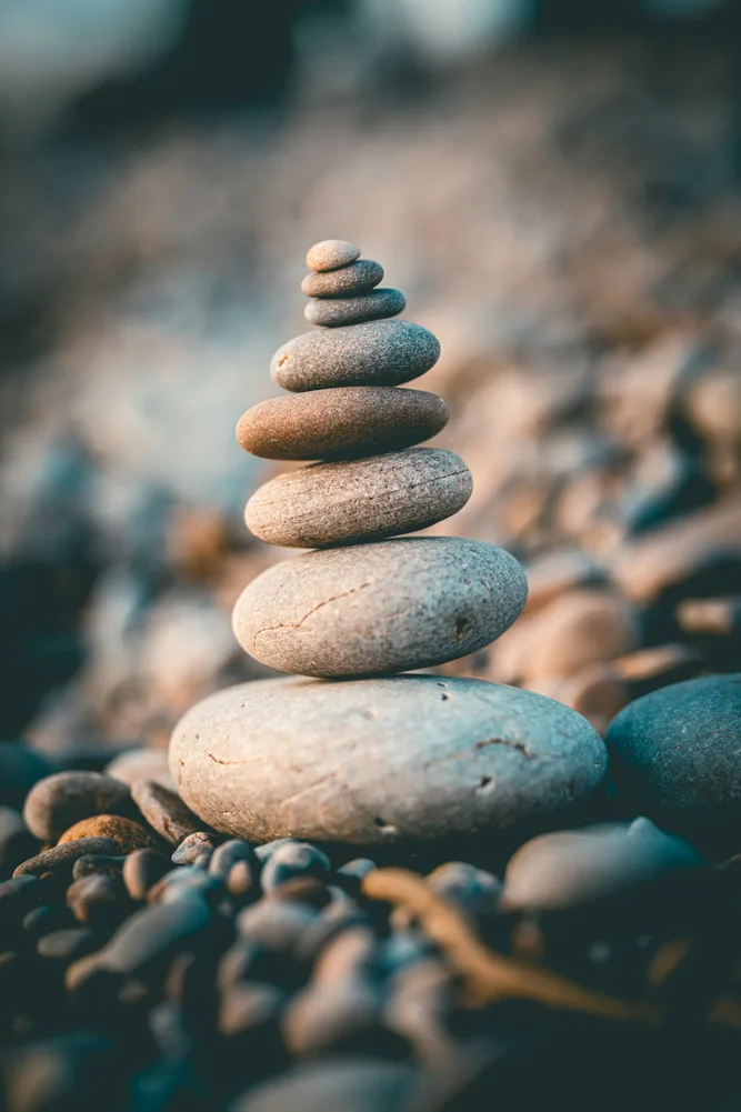 rob-wicks-wmTmWDuvQUg-unsplash gestapelte runde Steine